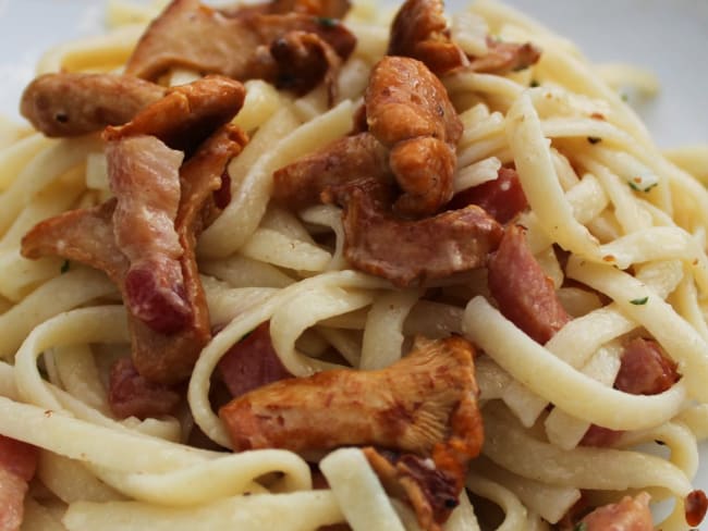 Pâtes Sautées aux Girolles et aux Lardons