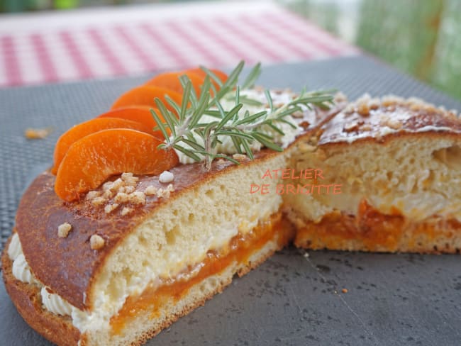 Tropézienne abricots et romarin ou tarte briochée aux abricots et romarin, recette du Chef Eric Kayser