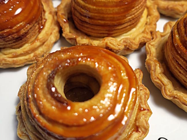 Pommes en croûtes feuilletées au caramel au beurre salé