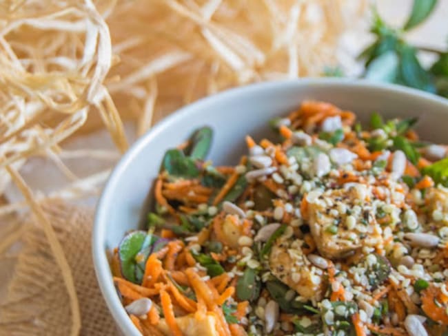 Salade de pourpier, carotte et tempeh à l'asiatique