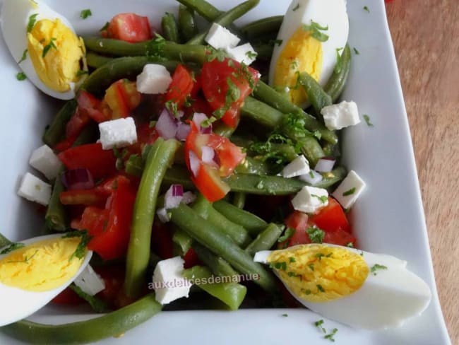 Salade d'haricots verts, tomates, œufs et feta
