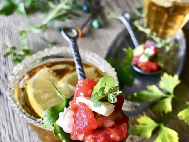 Cuillères de salsa avocat-feta et son panaché au citron vert