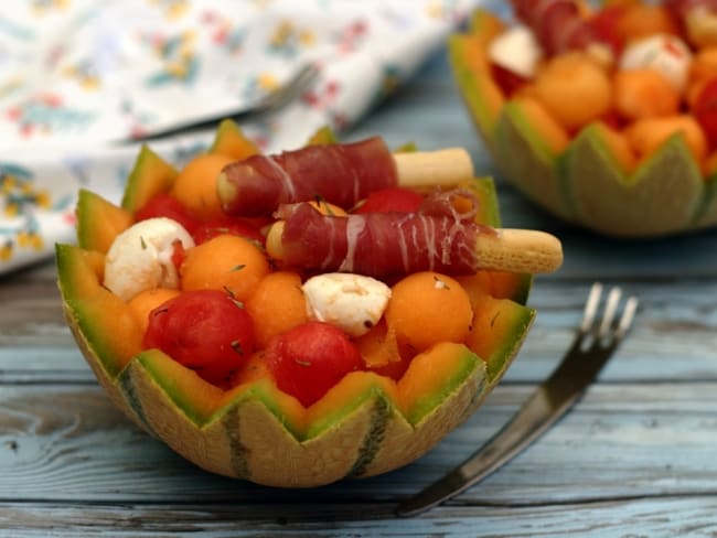 Salade d'été de melon, pastèque et mozzarella au porto