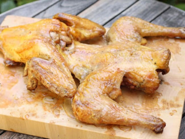 Poulet entier fumé au barbecue