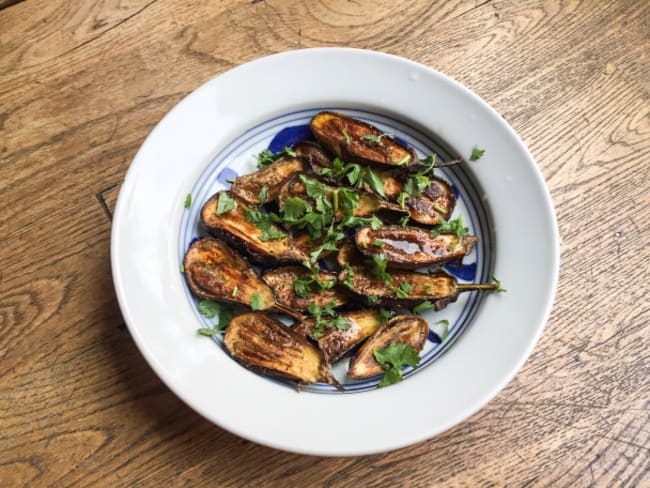 Mini-aubergines rôties aux épices, dorées et fondantes