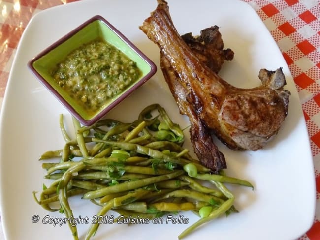 Sauce salsa verde pour côtelettes d'agneau grillées