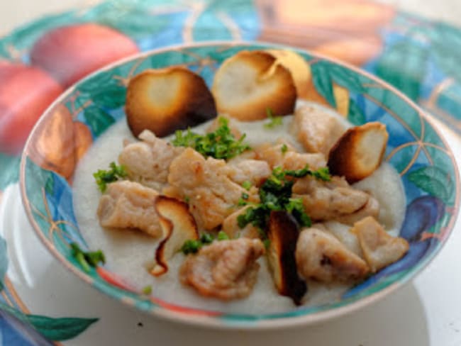 Duo de ris de veau et Saint Jacques sur une crème de topinambours et chips de topinambours