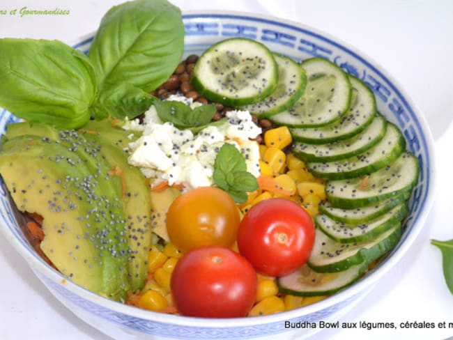 Buddha Bowl au maïs, céréales et légumes croquants