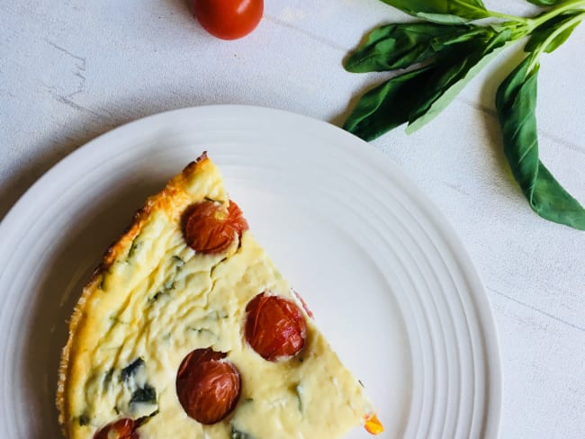 Clafoutis de tomates cerises au fromage de chèvre et au basilic