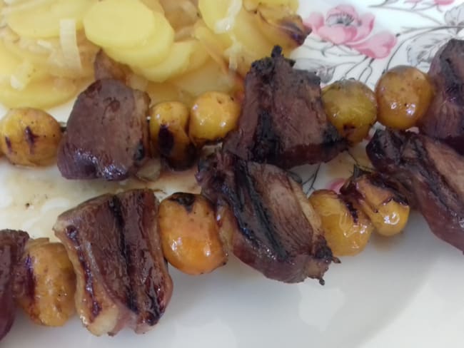 Brochettes de canard en sucré salé, teriyaki aux mirabelles