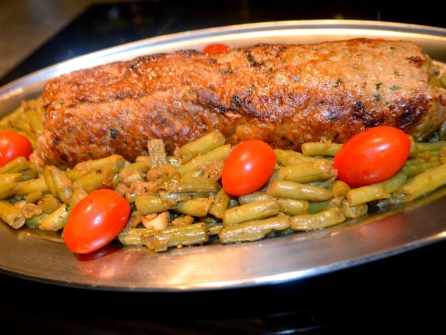 Viande hachée roulée et farcie aux oeufs