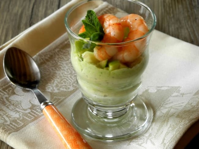 Verrine de mousse de fèves à la pomme verte et aux crevettes