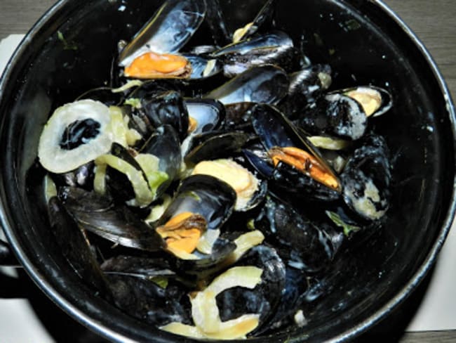 Moules à la crème et ail