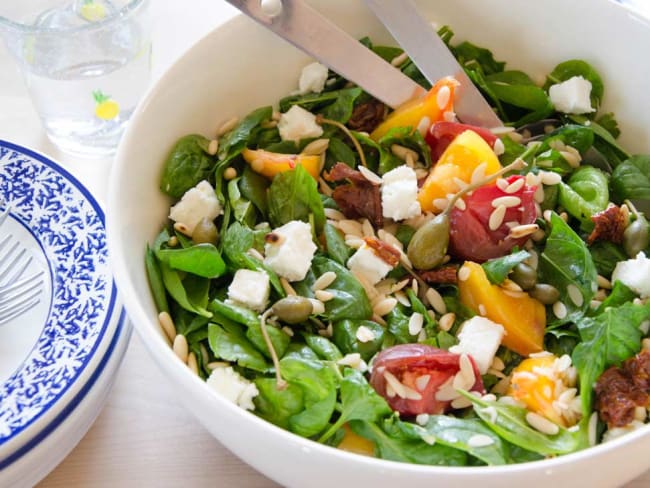 Salade de pâtes d’orge, épinards et feta