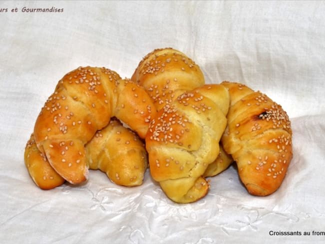 Croissants au fromage.