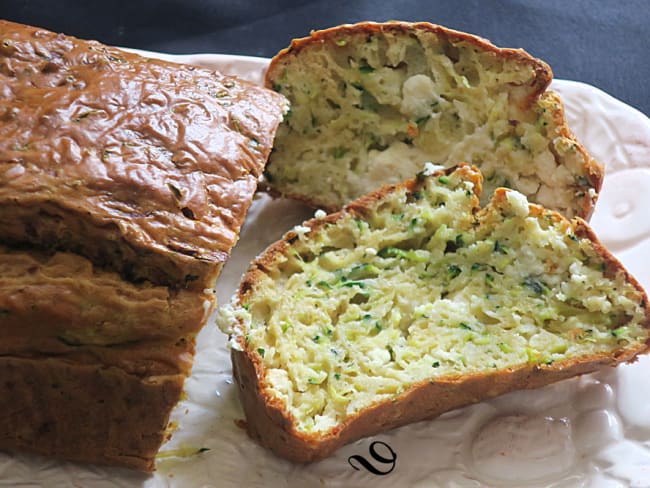 Cake aux courgettes, brebis et basilic