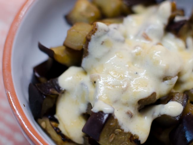 Aubergines sautées et sauce à la moutarde