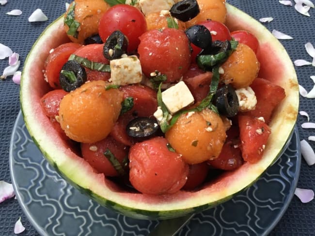 Recette de salade de pastèque melon feta olive tomates cerise et basilic