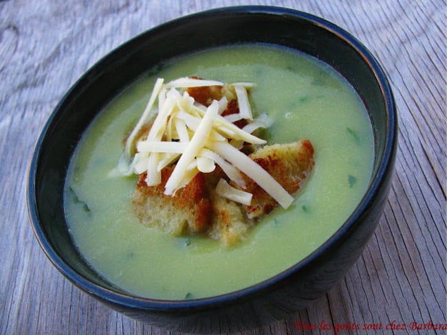 Velouté de courgettes à l'ail et au persil