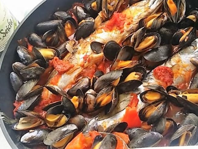 Maquereau frais avec moules,chorizo et tomates