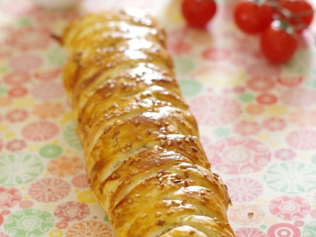 Tresse feuilletée tomates, chèvre et jambon cru