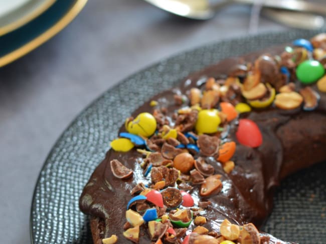 Couronne au chocolat et M&M's pour un gâteau d'anniversaire