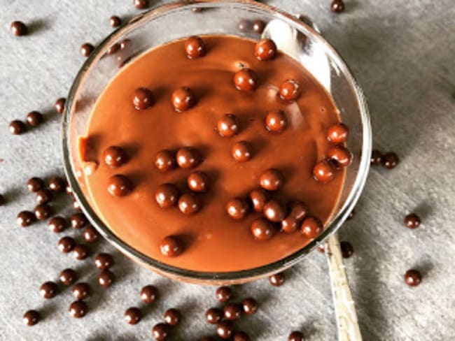 Petits pots de crème au chocolat au lait d'amande