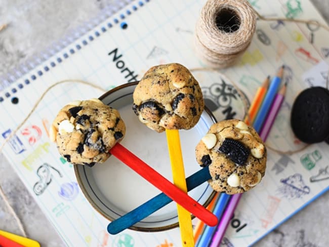 Cookies sucettes au chocolat blanc et biscuits Oreo