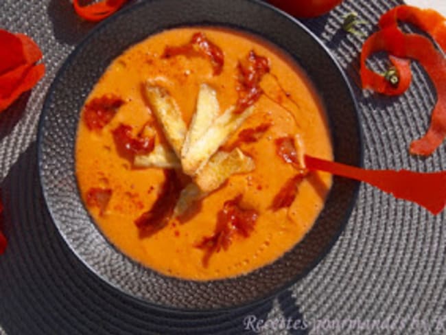 Gaspacho de tomates croûton à l'ail et chorizo grillé