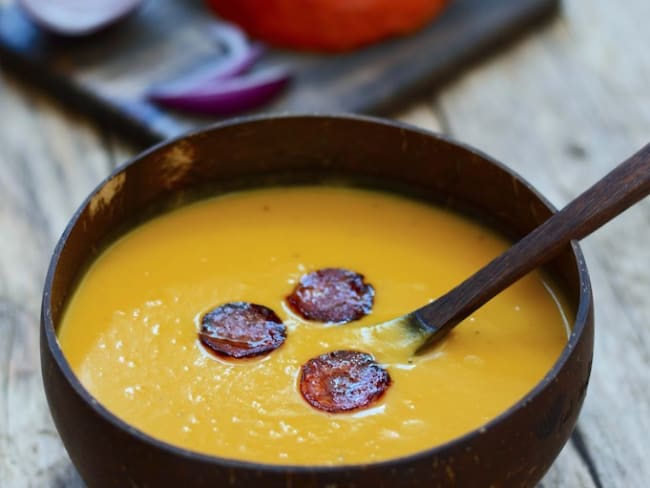 Velouté de potimarron et chips gourmands de chorizo