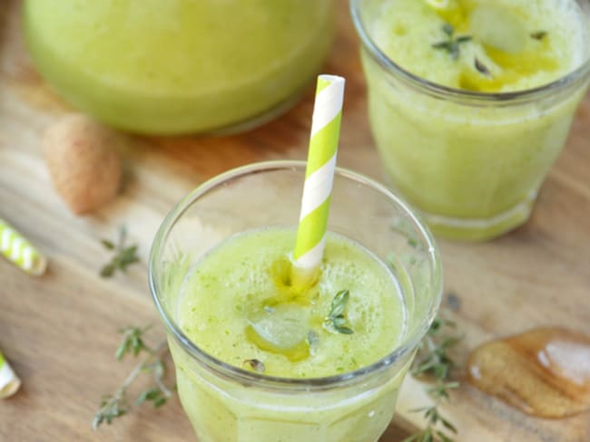 Gaspacho de courgettes à l'amande et au thym