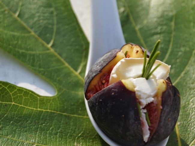 Figues rôties au chèvre, miel et romarin