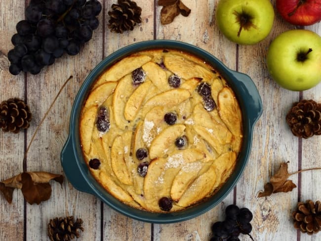 Clafoutis tout simple aux pommes et raisins