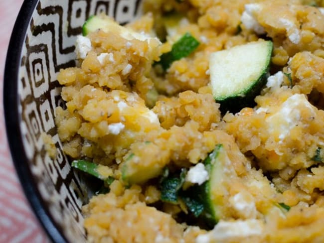 Salade de lentilles corail à la courgette et à la feta