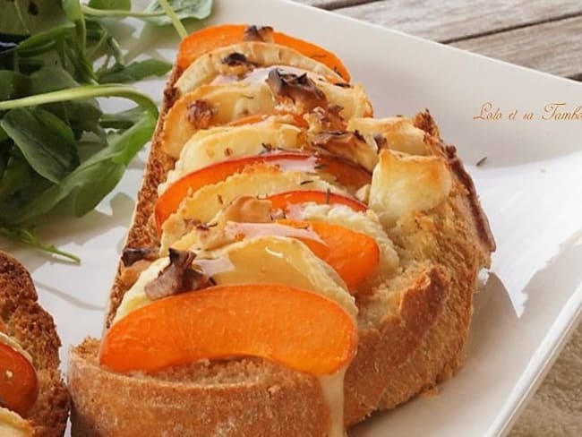 Bruschettas sucrées salées d'abricots secs et crottin de Chavignol