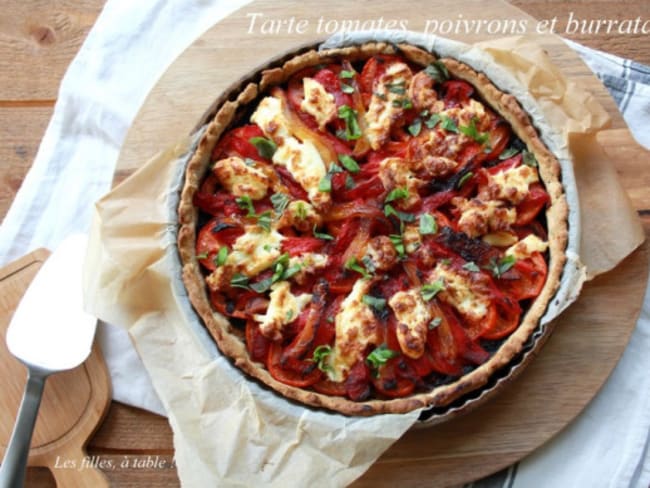 Tarte aux tomates, poivrons et burrata