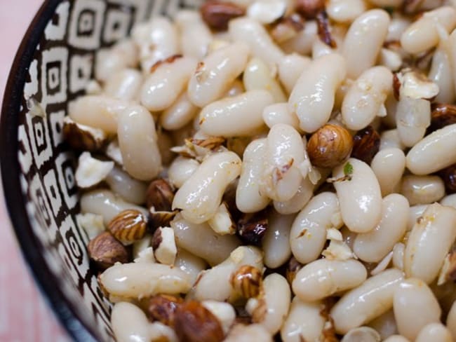 Salade de haricots blancs aux noisettes et au thym