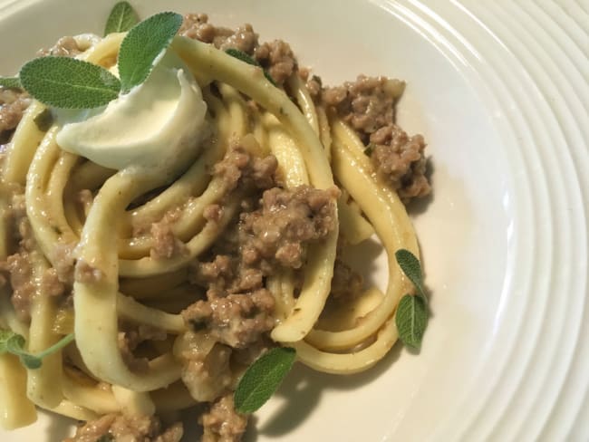 Tagliatelles au ragù de veau, sauge et mascarpone