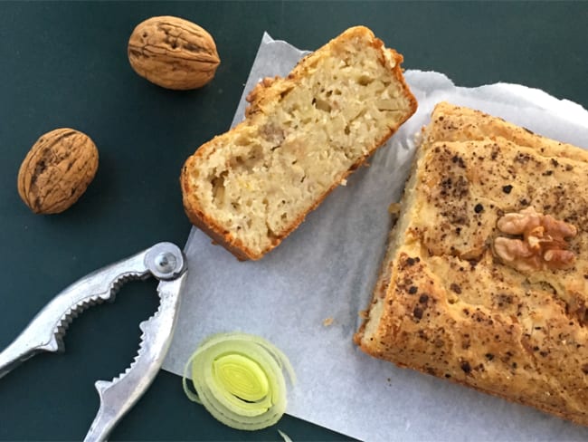 Cake poireaux, miel et noix