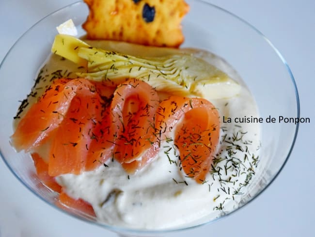 Verrine à la crème d'artichaut et thon en tapenade accompagnée de saumon fumé