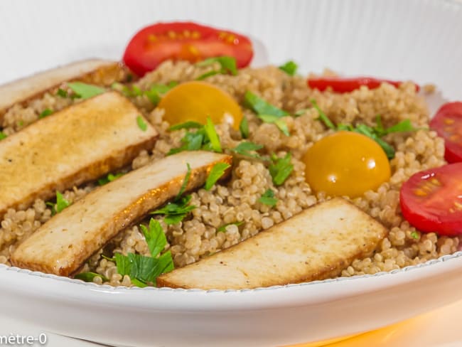 Quinoa au tofu fumé et aux tomates cerises