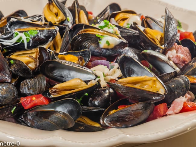 Moules aux lardons, tomates et scamorza