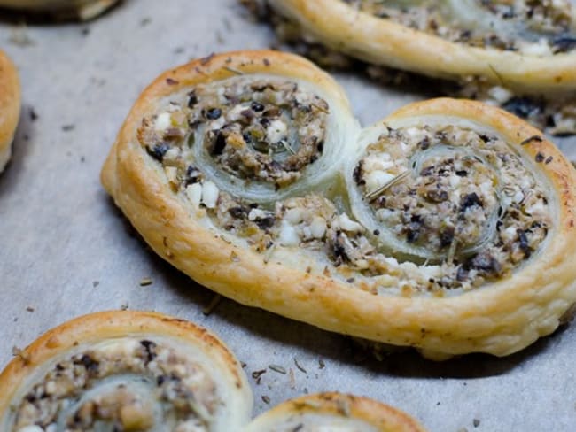 Palmiers à la feta et aux olives vertes et noires