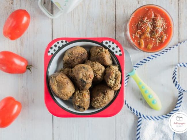 Boulettes d'aubergine à la tomate et aux olives