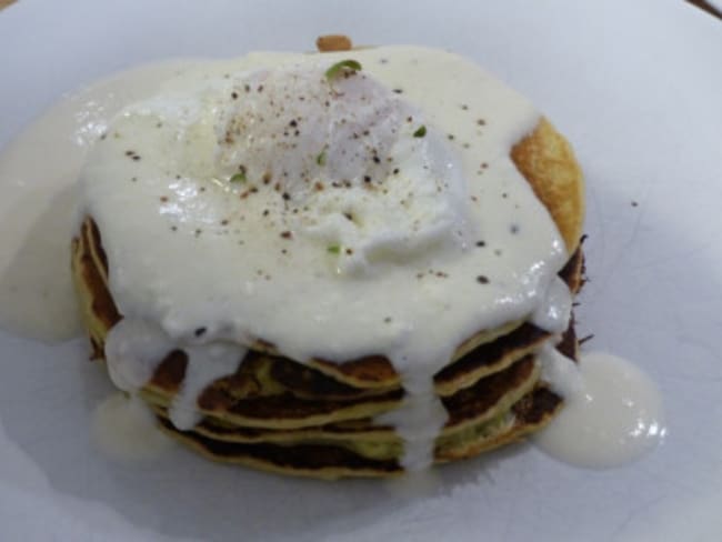 Pancake à la courgette, sauce au chèvre frais et thym