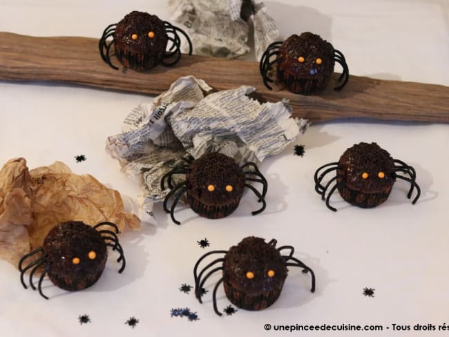 Cupcakes araignées pour célébrer Halloween