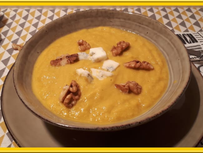 Velouté de Poireaux Carottes, Gorgonzola et Noix