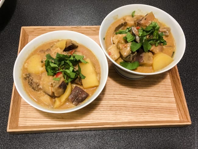 Petit curry d’aubergine et de pomme de terre