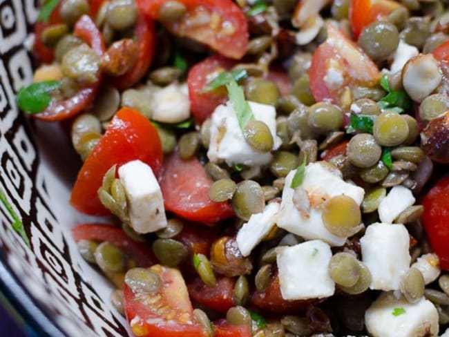 Salade de lentilles vertes, à la feta, aux tomates cerises et à la vinaigrette au miel