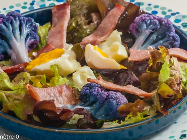 Salade de chou fleur violet, bacon et oeuf